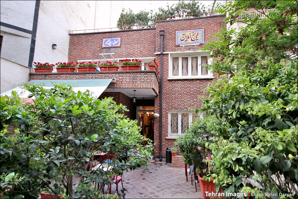 آگهی استخدام ویتر و گارسون